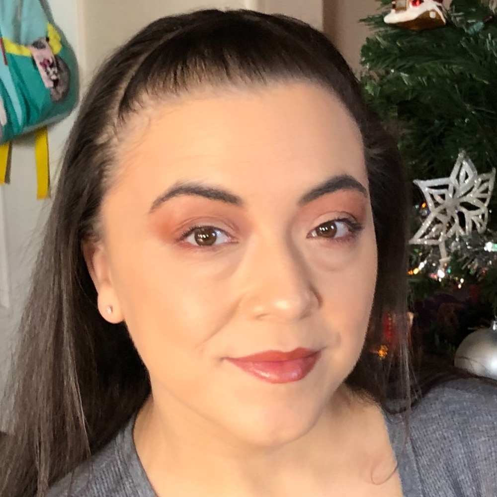 Meet your Posher, Angela